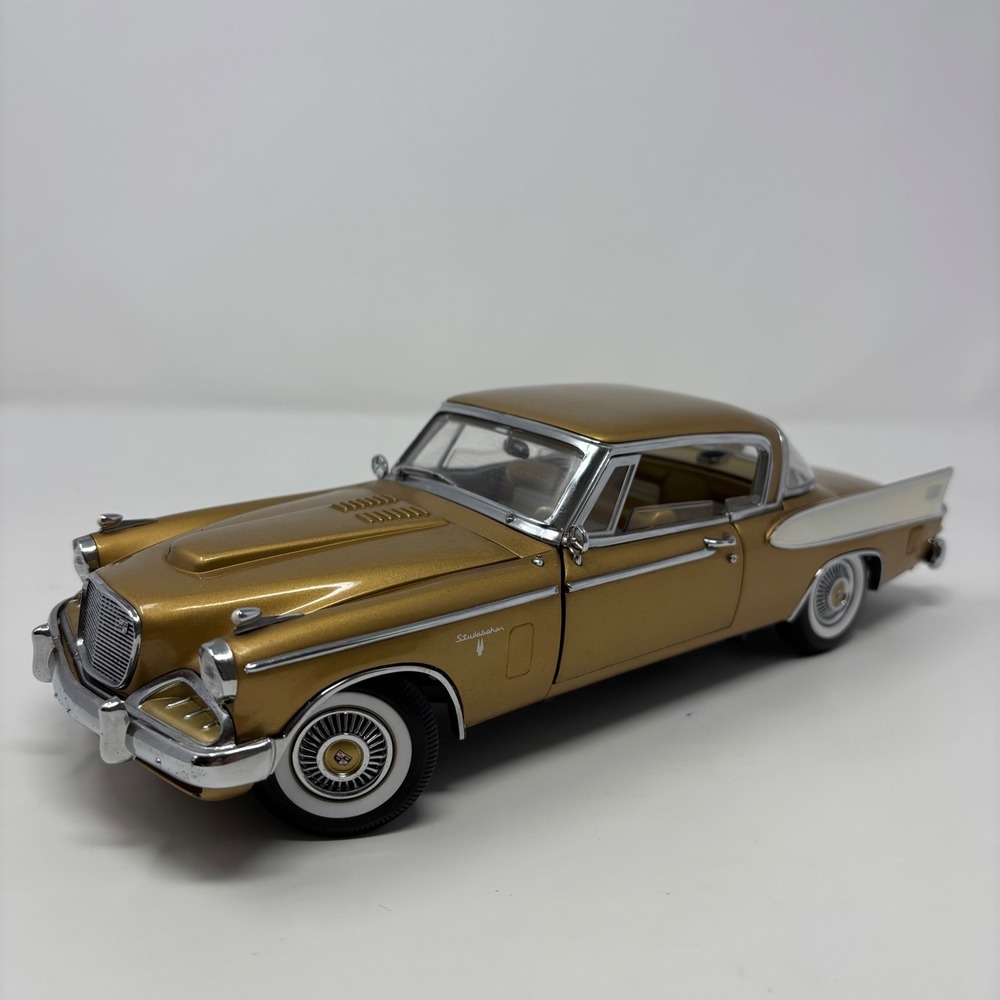 1958 Studebaker Golden Hawk 1:18 Road Signature Diecast Car Foam Stand No Box